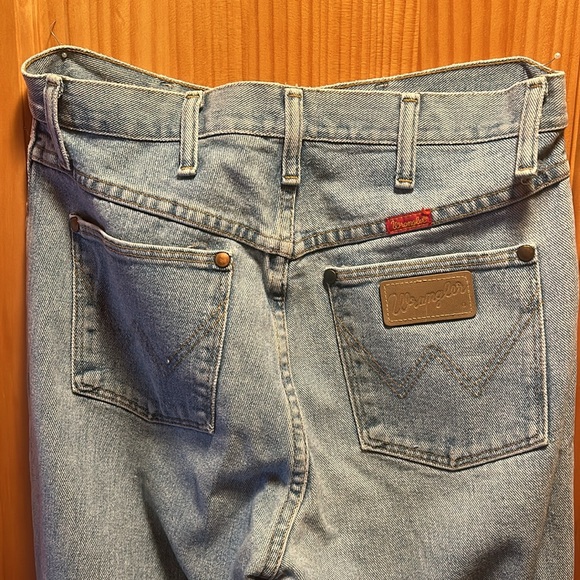 WRANGLER - High Rise - Vintage Jeans - Weathered Tears’ - Size: W30”/L30” - Picture 6 of 7